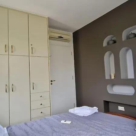 Elias & Casseiopia Villa *